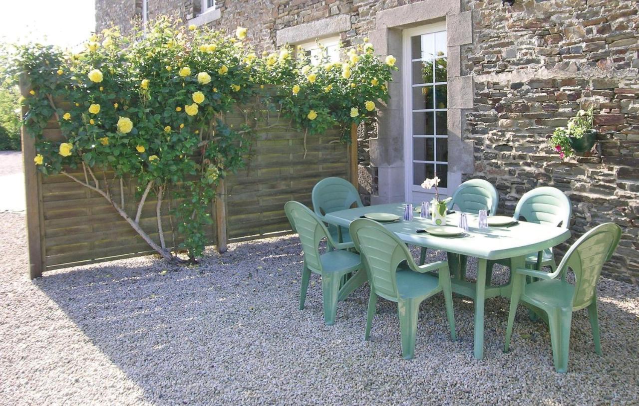 Amazing Apartment In Roz-Landrieux With Kitchen Exterior foto