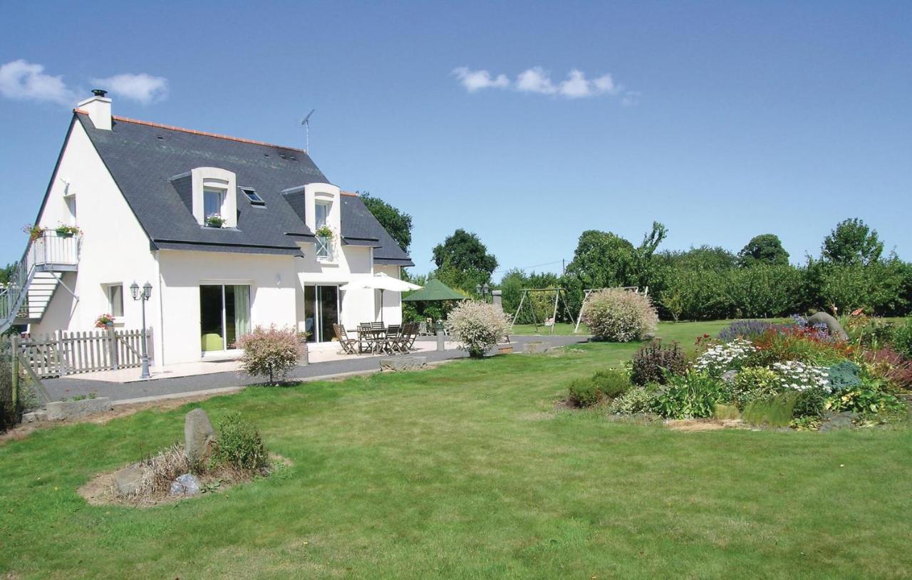 Amazing Apartment In Roz-Landrieux With Kitchen Exterior foto
